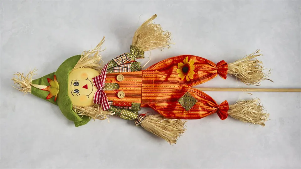 Scarecrow Plant Pick: image 1